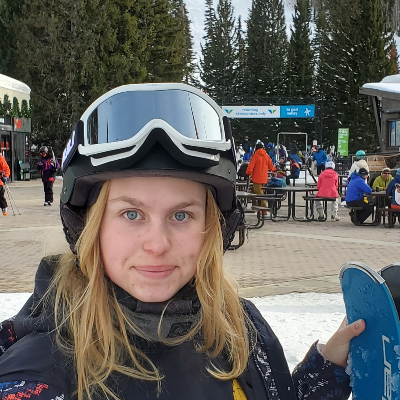 Photo of webmaster Chloe Brandon in ski gear.